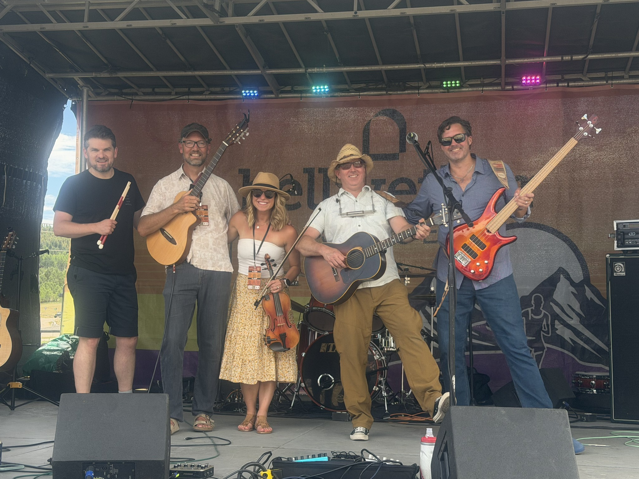 Wild Mountain Thyme performing live with five musicians